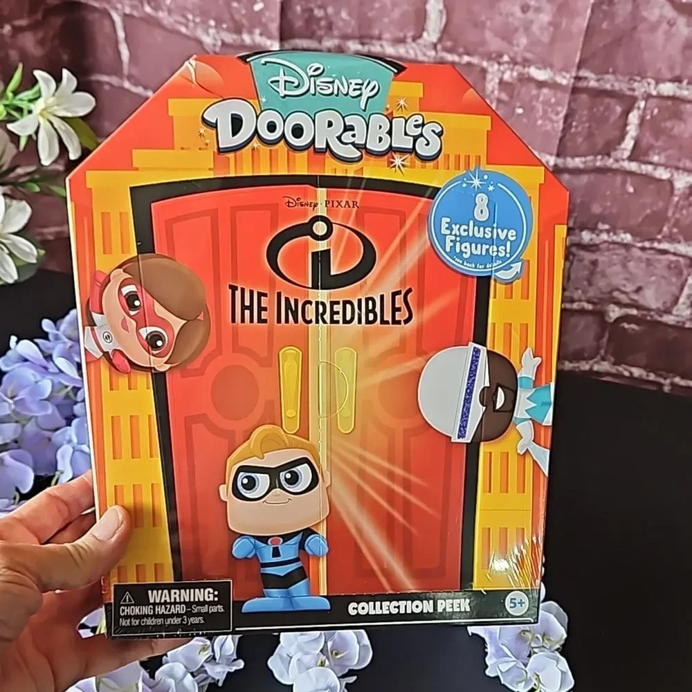 Disney 🎁 Doorables Incredibles  Set of 8 New in sealed package